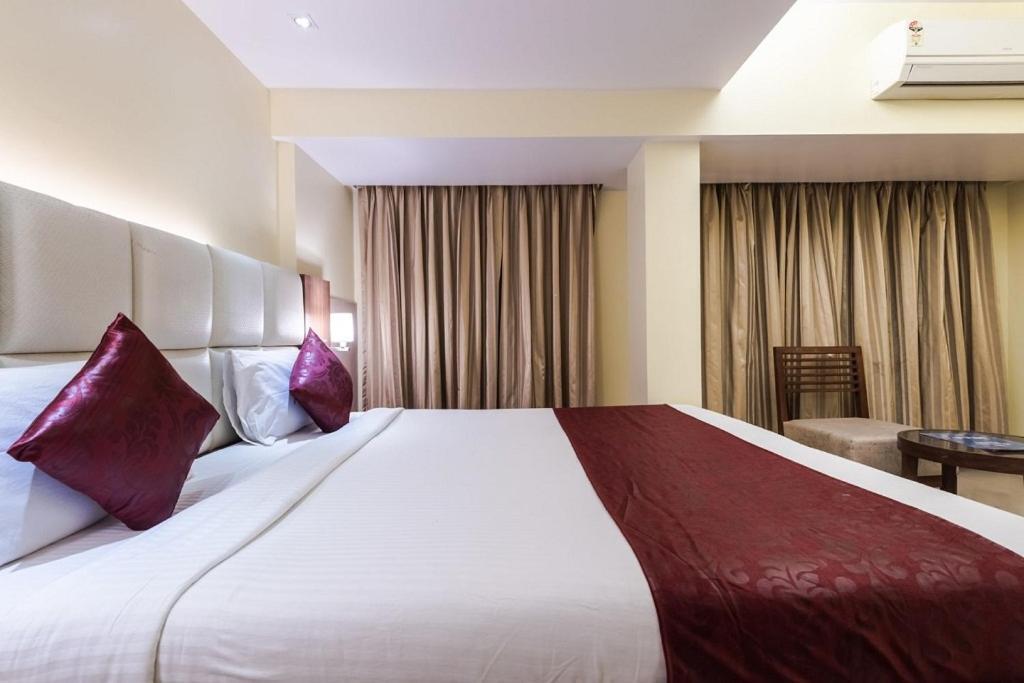 Hotel Aishwarya Residency Navi Mumbai Exterior foto